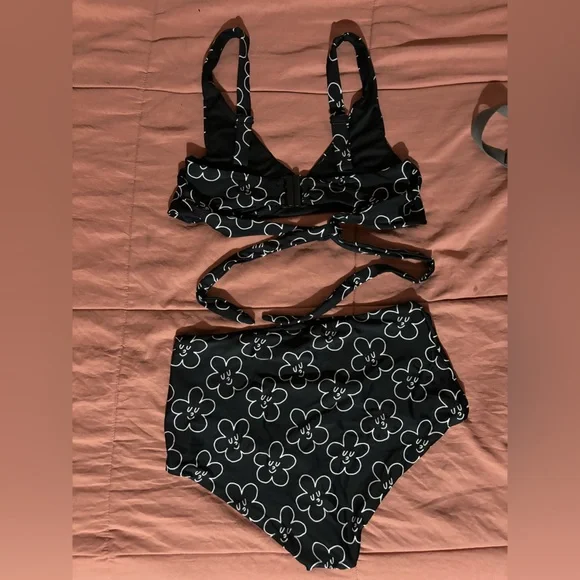 BRAND NEW LAZYOAF SWIMWEAR
